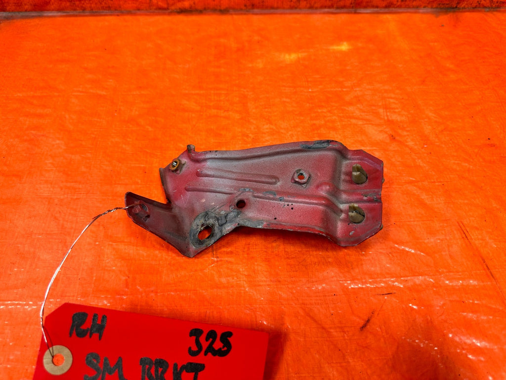 90 91 HONDA CIVIC HATCHBACK   PASSENGER RIGHT FENDER BRACKET METAL OEM #3254