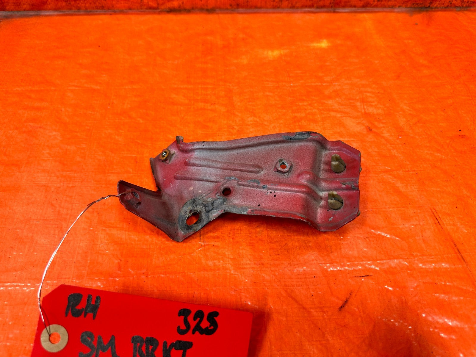 90 91 HONDA CIVIC HATCHBACK   PASSENGER RIGHT FENDER BRACKET METAL OEM #3254