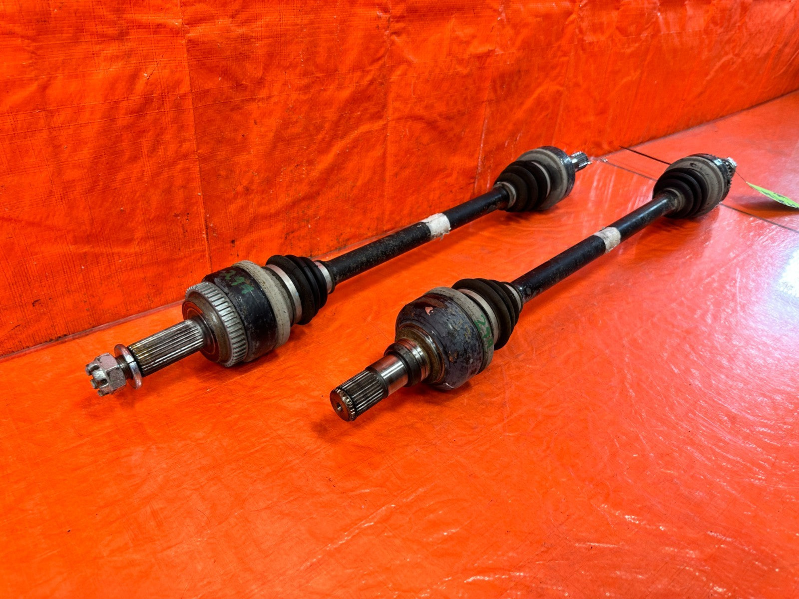 13 16 HYUNDAI GENESIS COUPE 3.8L   AUTO TRANS   LEFT AND RIGHT AXLES OEM 29912