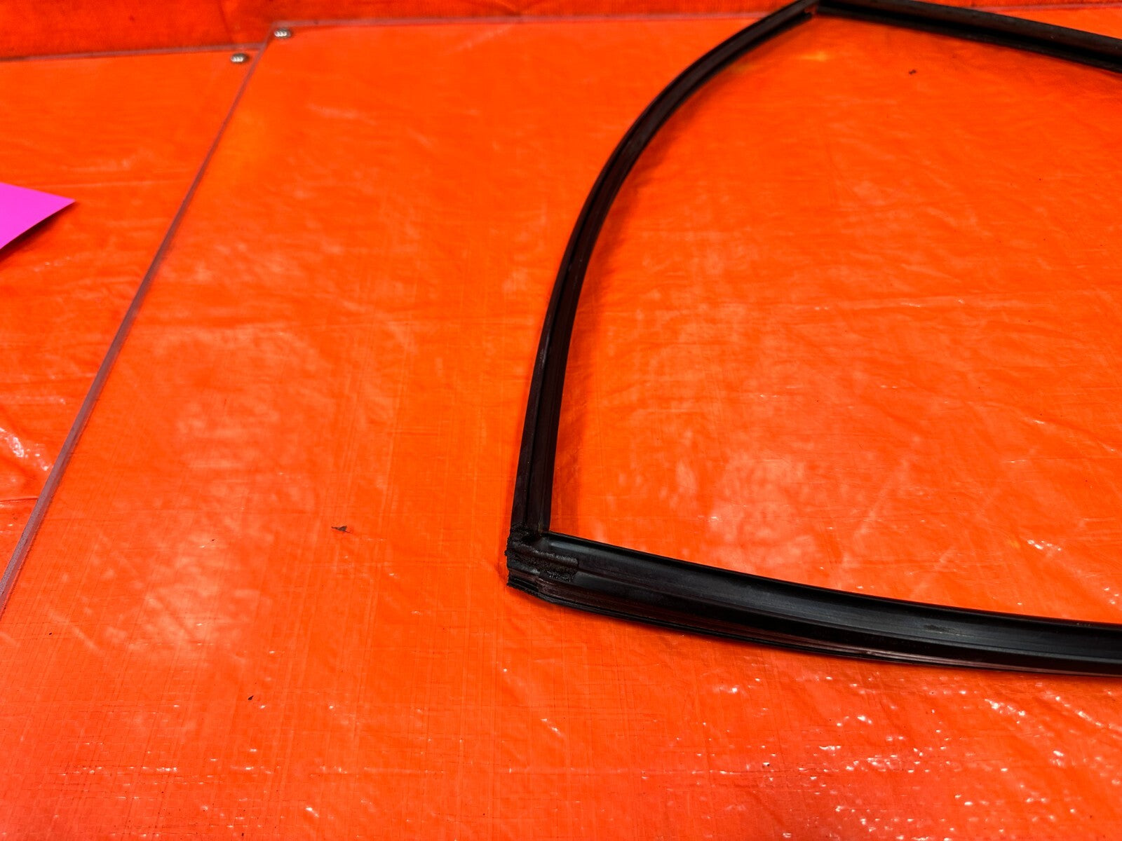 06 11 CIVIC 4D SEDAN   PASSENGER RIGHT REAR WEATHER STRIP RUN CHANNEL OEM #27014