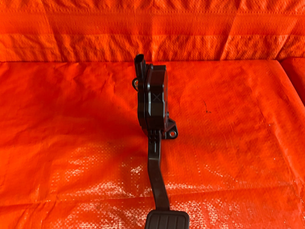 18 21 SUBARU CROSSTREK   ACCELERATOR PEDAL   GASOLINE GAS THROTTLE   OEM OE #725