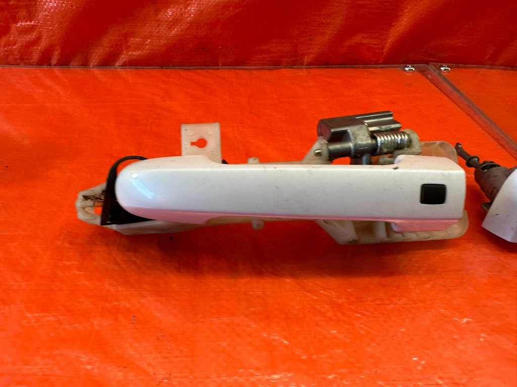 14 16 HYUNDAI GENESIS COUPE   LEFT EXTERIOR DOOR HANDLE   W/ SMART KEY   OEM 2197