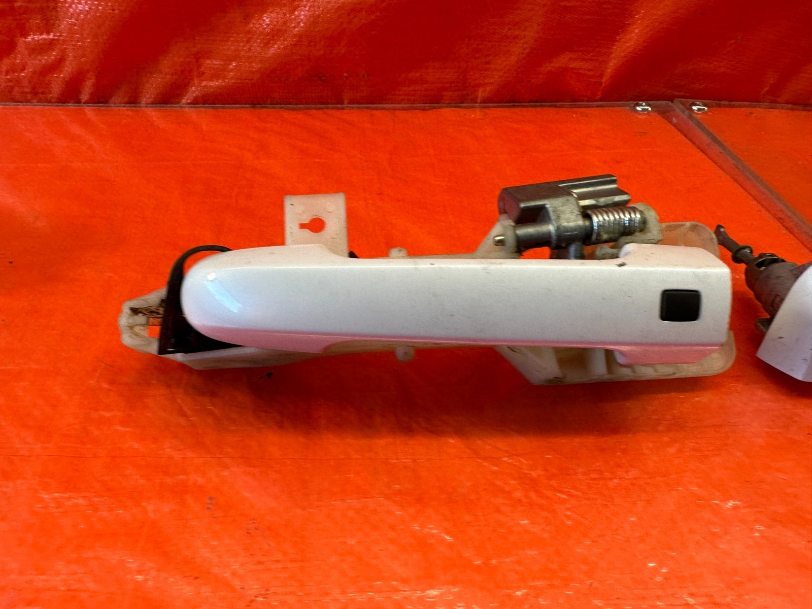 14 16 HYUNDAI GENESIS COUPE   LEFT EXTERIOR DOOR HANDLE   W/ SMART KEY   OEM 2197