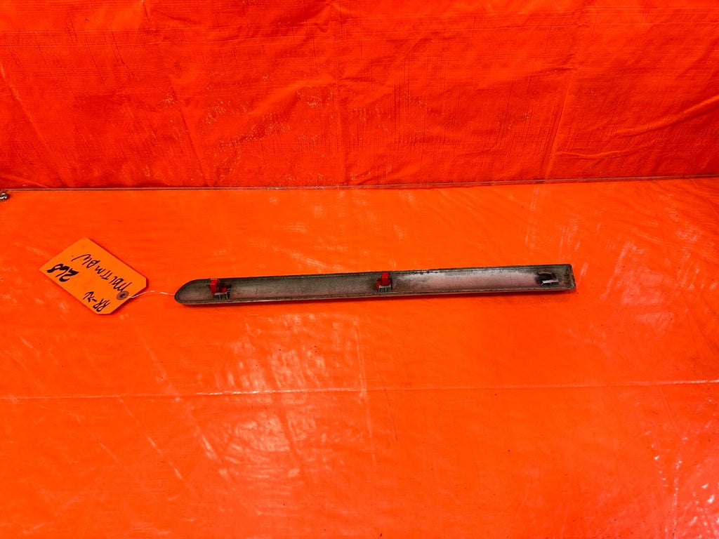 94 01 ACURA INTEGRA 2D   PASSENGER RIGHT REAR QUARTER PANEL SIDE MOLDING OEM 2685