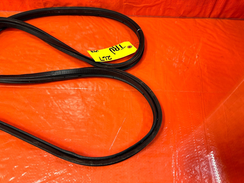 90 97 MAZDA MX 5 MIATA   REAR TRUNK WEATHER STRIP GASKET SEAL   OEM #2676