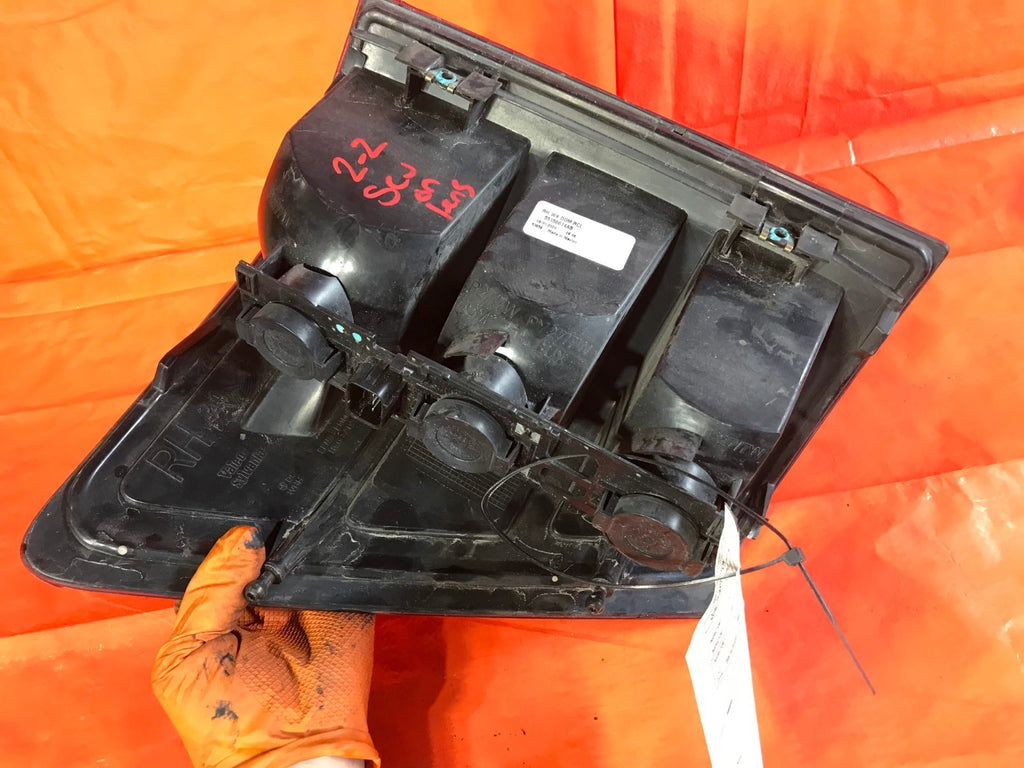 OEM 2005 2006 05 JEEP GRAND CHEROKEE PASSENGER RIGHT TAIL LIGHT LAMP 55156614AB8