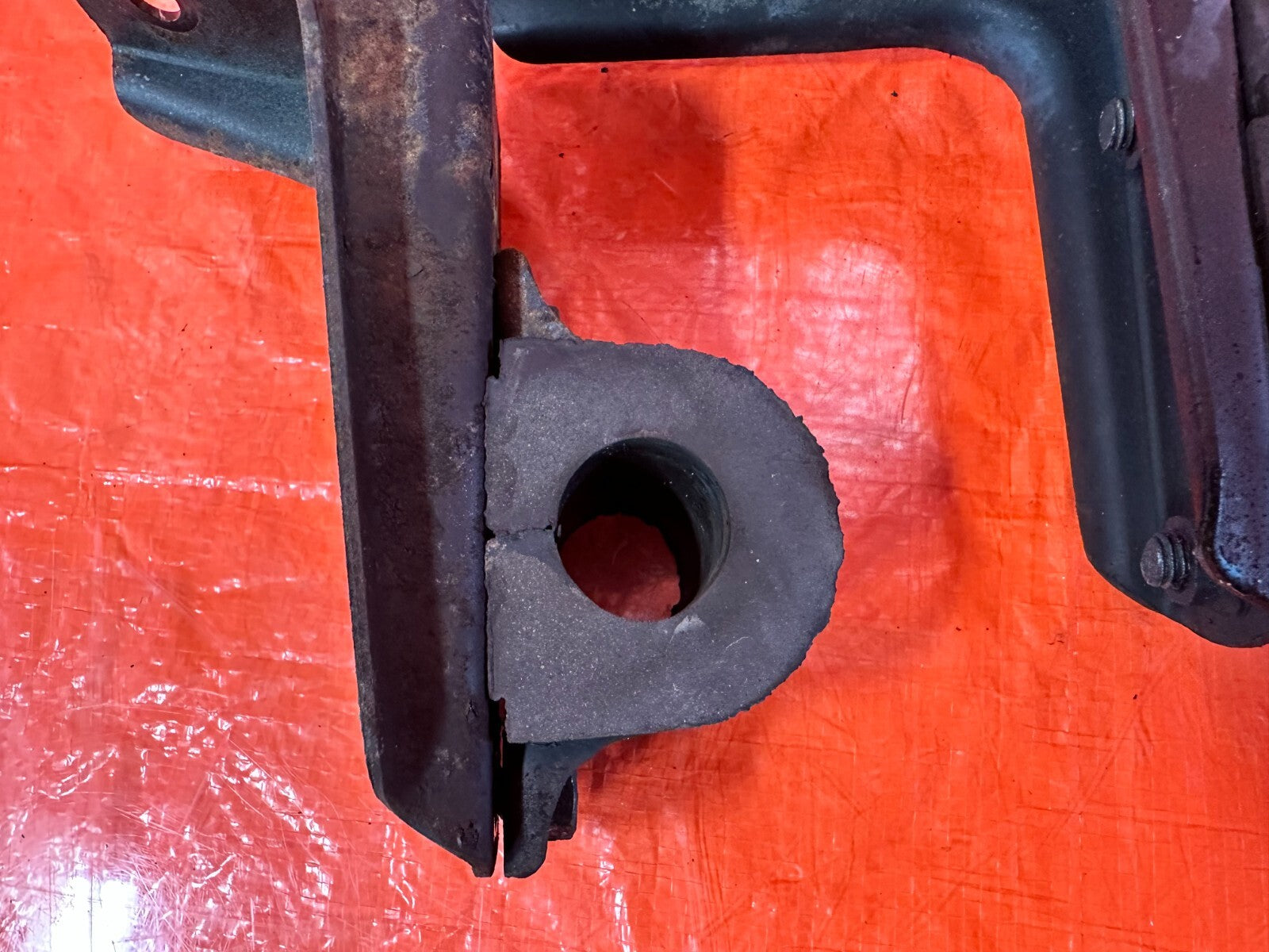 92 96 HONDA PRELUDE   LEFT & RIGHT REAR SWAY BAR BRACKETS   OEM FACTORY #2737