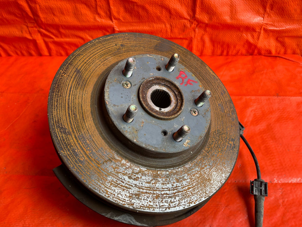 02 04 HONDA CR V CRV   4WD ONLY   PASSENGER RIGHT FRONT SPINDLE KNUCKLE HUB OE5