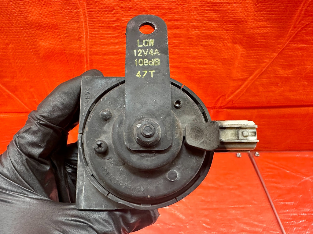 04 09 HONDA S2000   LOW NOTE HORN   OEM FACTORY #19712