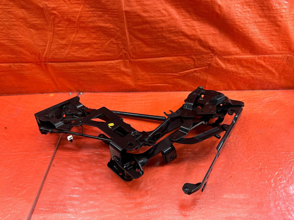 09 15 INFINITI G37 CONVERTIBLE   LEFT REAR CONVERTIBLE HINGE LINKAGE OEM #23214