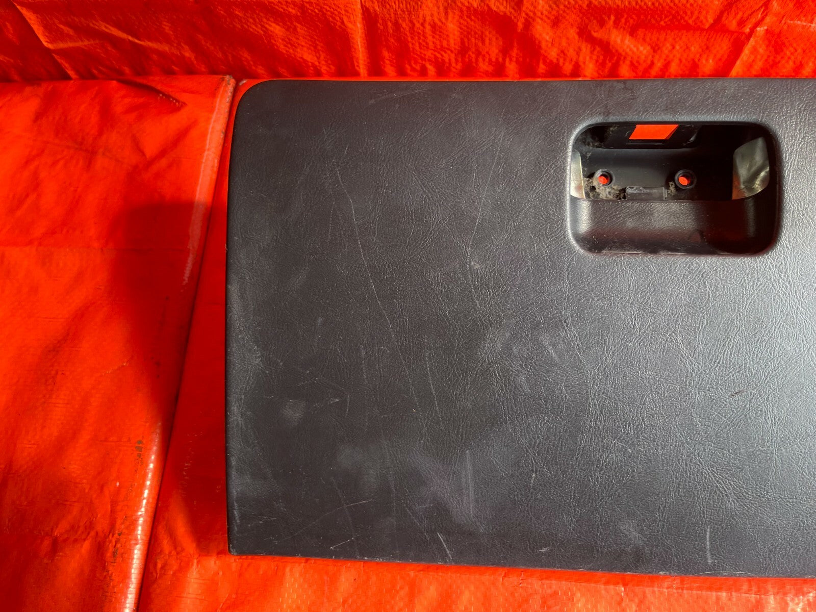 94 01 ACURA INTEGRA 2 & 4 DOOR   GLOVE BOX   BLACK   NO LOCK SET UP PRESENT OEM6