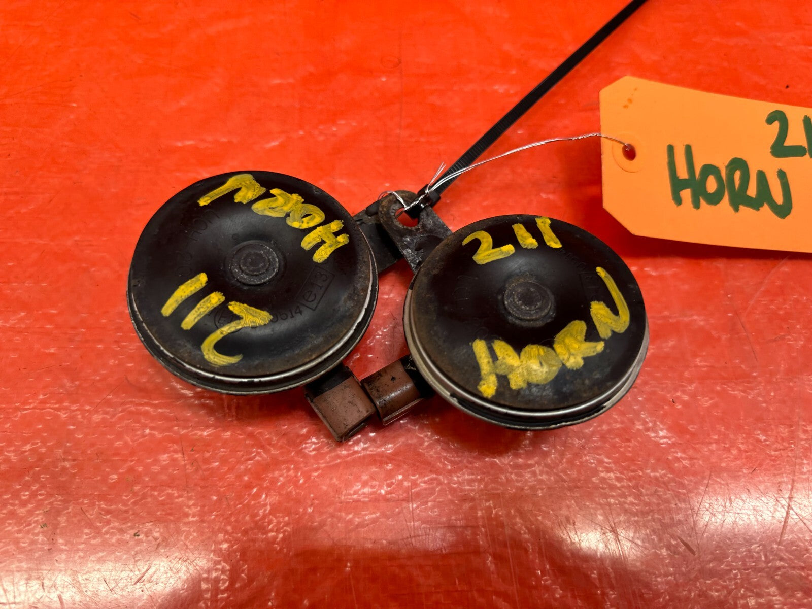 05 06 ACURA RSX   HORN COMBO SET   HORNS HIGH AND LOW   05 06 MODEL   OEM OE 2114