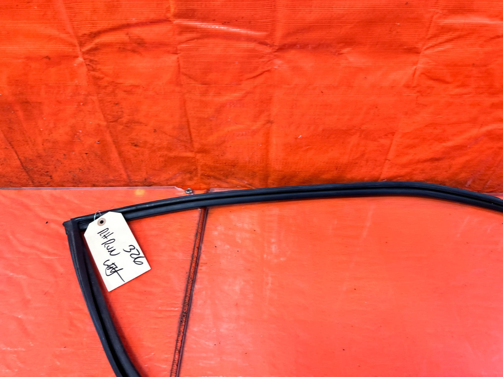 90 91 HONDA CIVIC HATCHBACK   RIGHT DOOR WINDOW GLASS SUB SEAL   OEM 3273