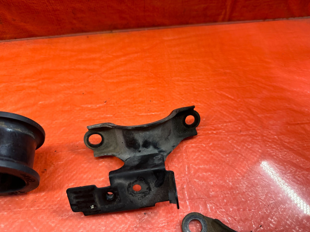 08 12 HONDA ACCORD SEDAN   POWER STEERING RACK BRACKETS HARDWARE OEM #2394