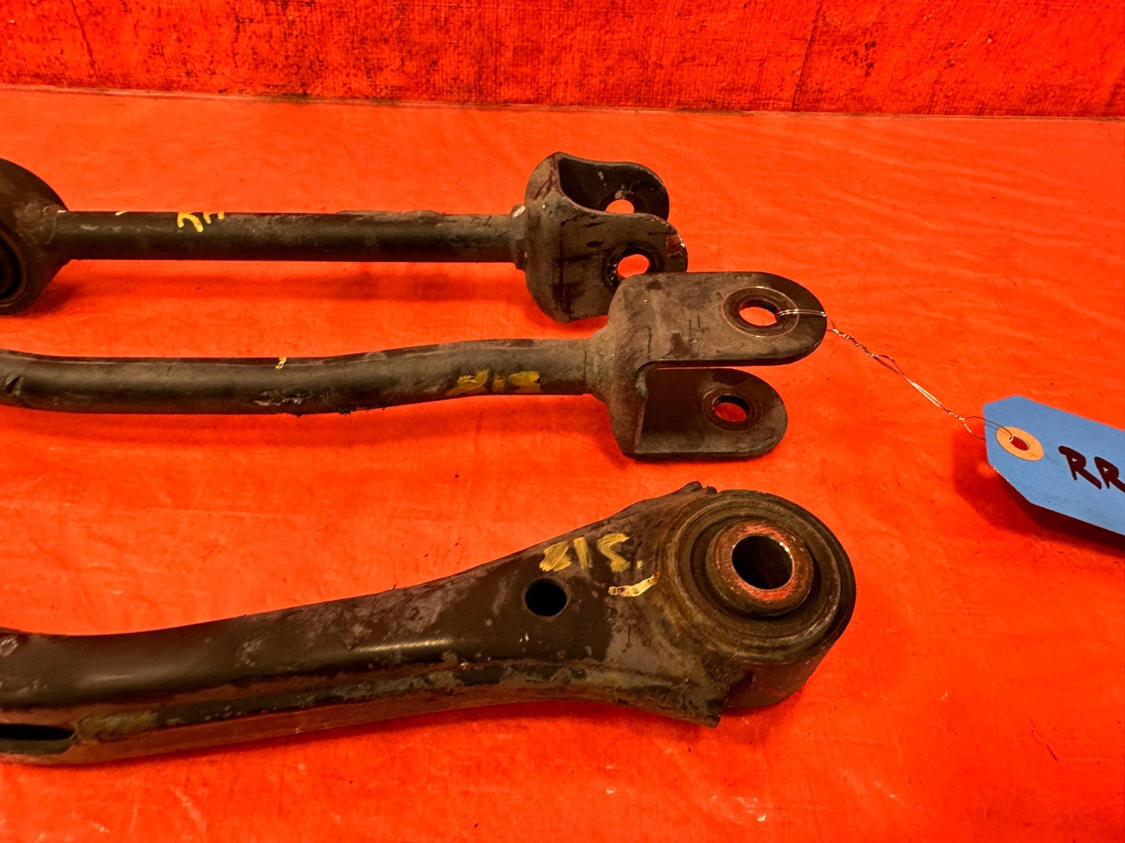 13 16 HYUNDAI GENESIS COUPE  PASSENGER RIGHT REAR LOWER CONTROL ARMS    OEM 3182