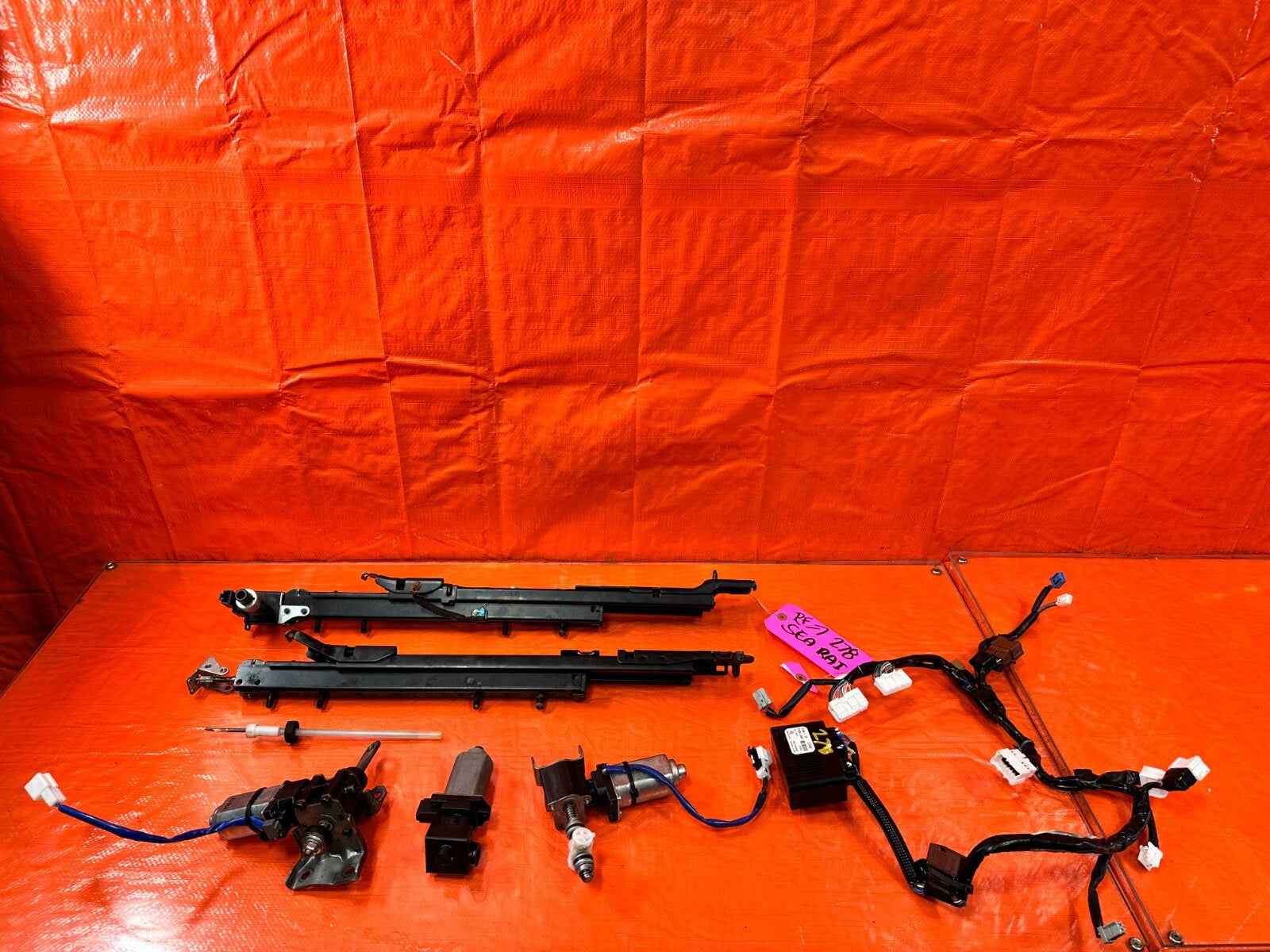 09 15 INFINITI G37 CONVERTIBLE   SEAT RAIL   PASSENGER RIGHT  W/ ALL MOTORS OEM0