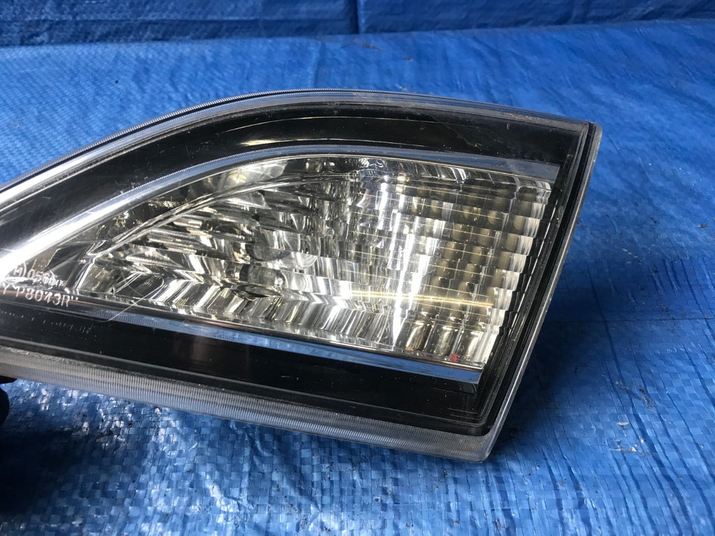 OEM 2010 2011 2012 MAZDA 2   PASSENGER RIGHT INNER TRUNK TAIL LIGHT P8043R2