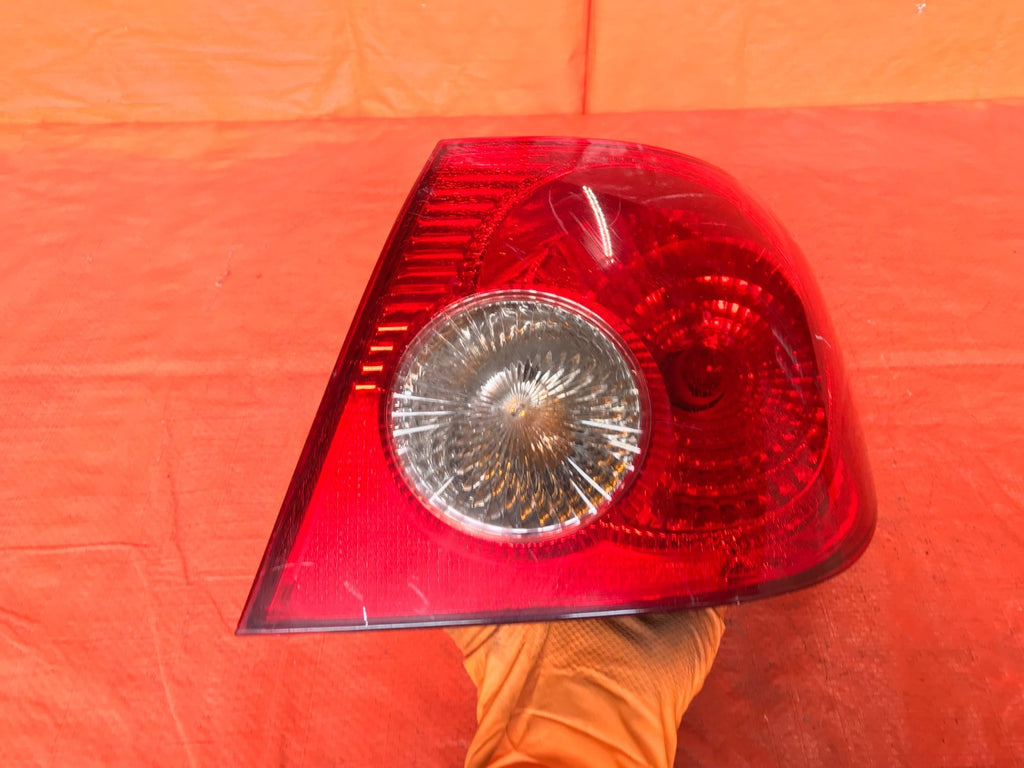 OEM 2006 2007 2007 TOYOTA COROLLA PASSENGER RIGHT OUTER TAIL LIGHT LAMP 07 08  0