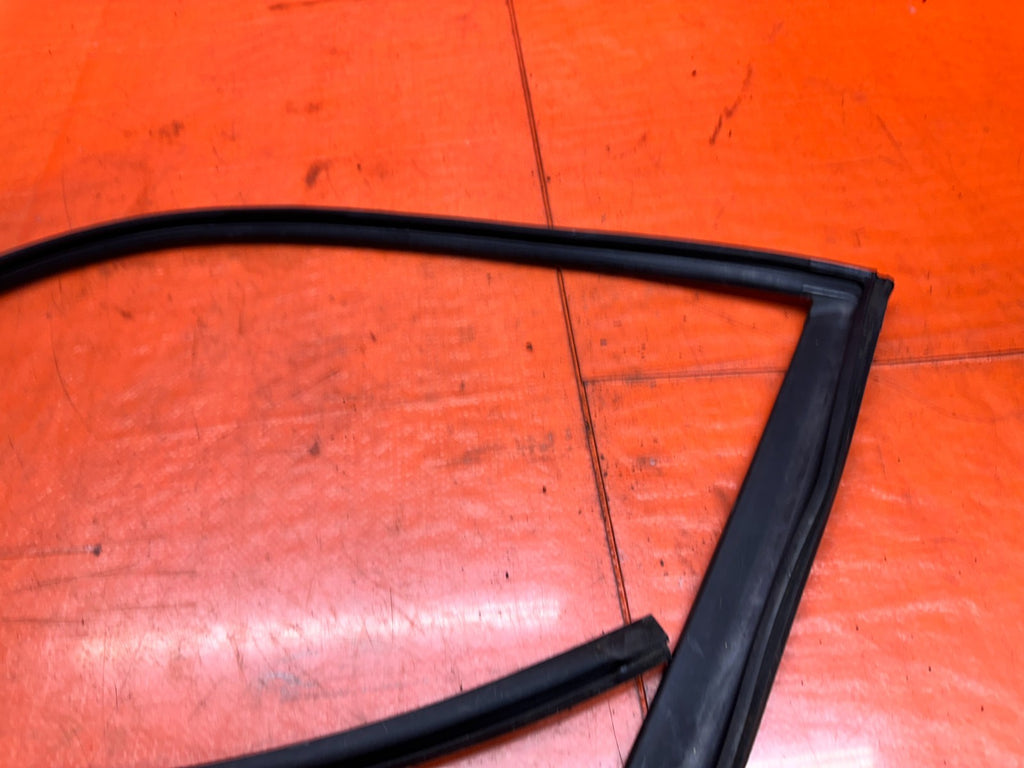 97 01 HONDA PRELUDE 2.2L DRIVER LEFT DOOR WINDOW UPPER WEATHER STRIP OEM #3368