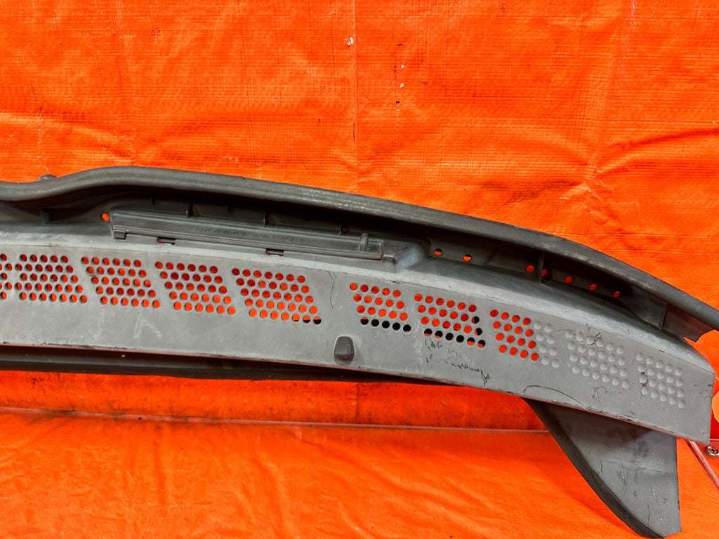 06 11 CIVIC 4D SEDAN   CENTER WINDSHIELD WIPER COWL TRIM PLASTIC OE OEM FLAW 3002