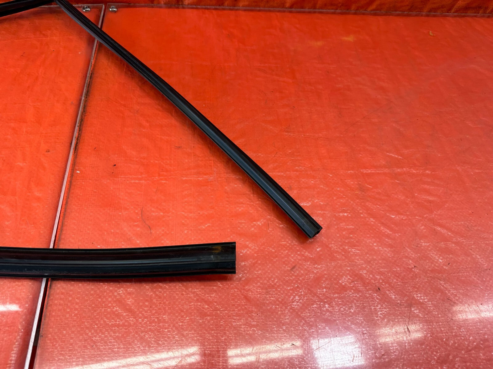 09 10 ACURA TSX   PASSENGER RIGHT REAR WINDOW GLASS RUN CHANNEL   OEM #2336