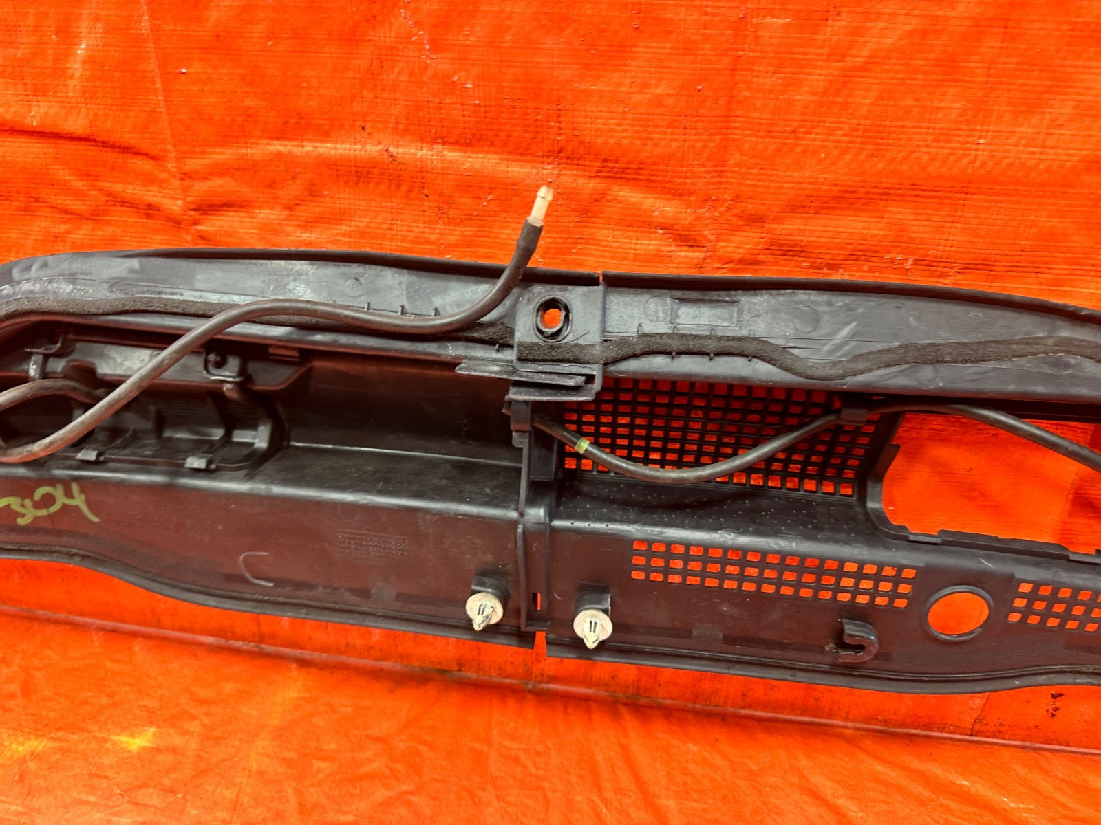 04 05 ACURA TSX   WINDSHIELD WIPER COWL TRIM PLASTIC   OEM FACTORY #3049