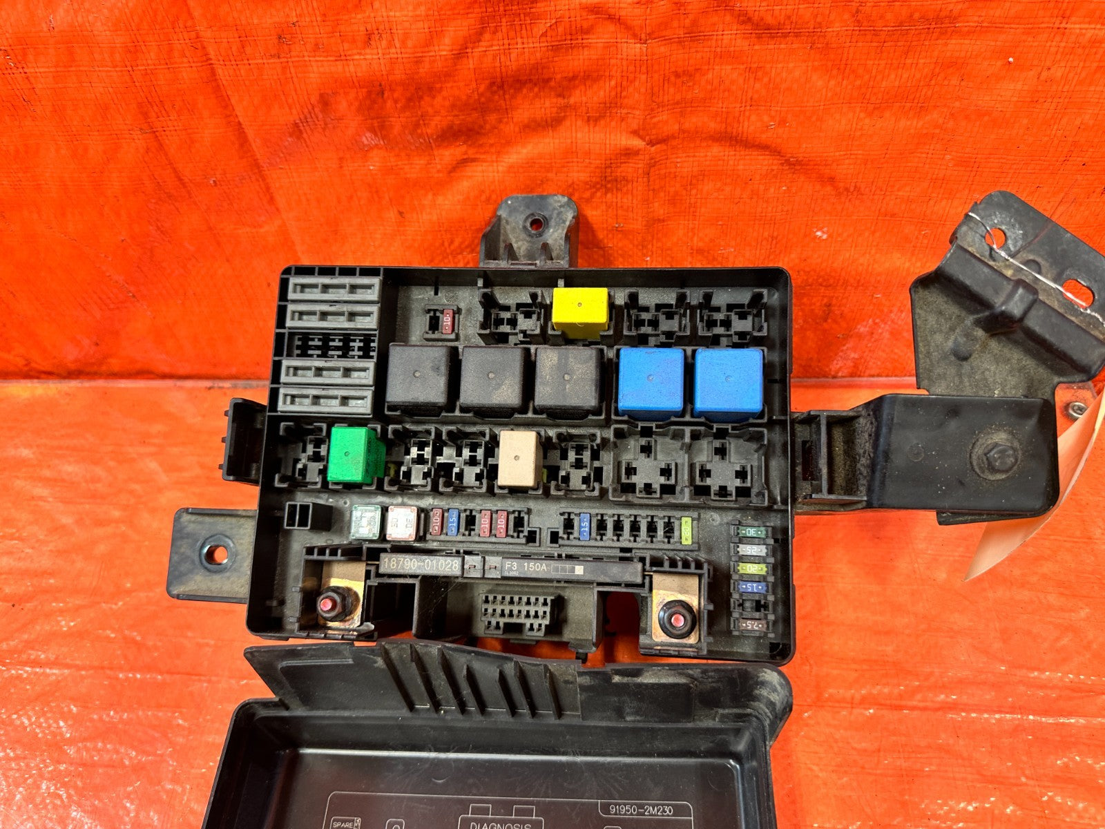 13 16 HYUNDAI GENESIS COUPE   EXTERIOR ENGINE BAY FUSE BOX   OEM 3265
