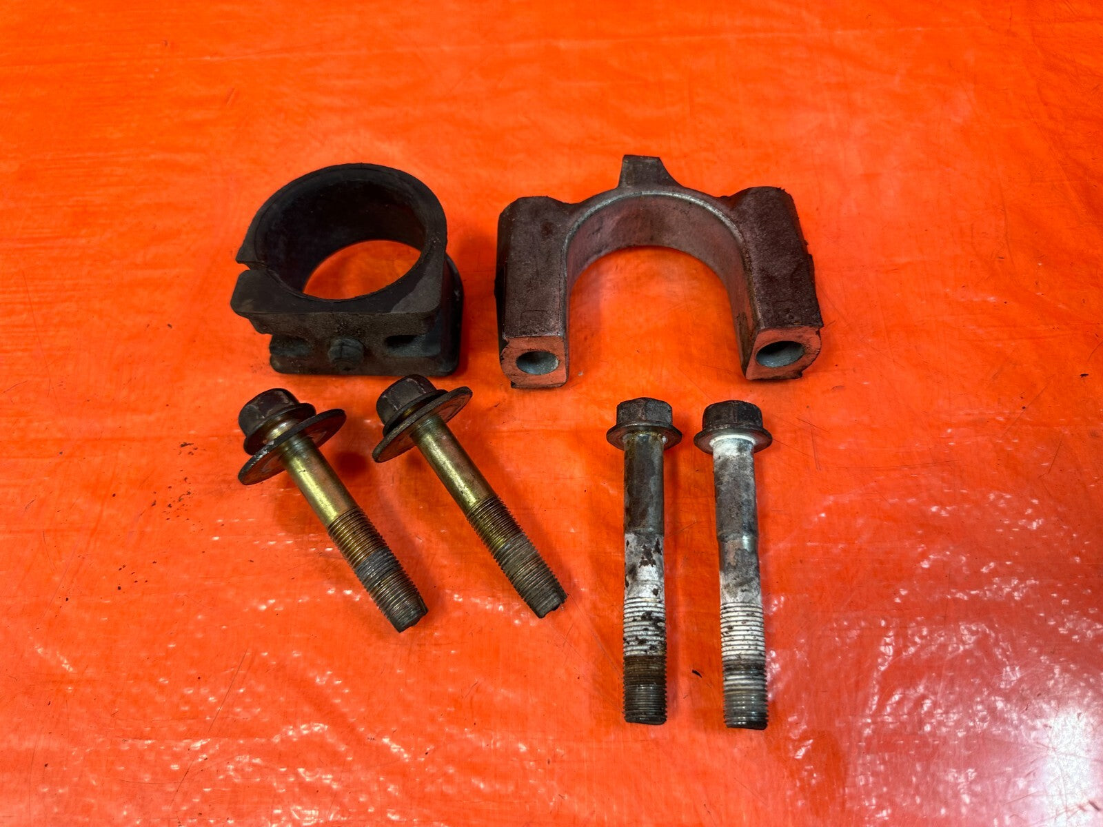 02 10 LEXUS SC430   POWER STEERING RACK BOLTS BRACKETS HARDWARE   OEM #2618