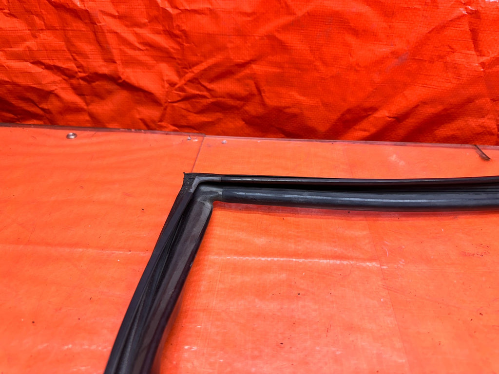 02 06 ACURA RSX RIGHT PASSENGER DOOR WINDOW RUN CHANNEL SEAL OEM #06RSX9