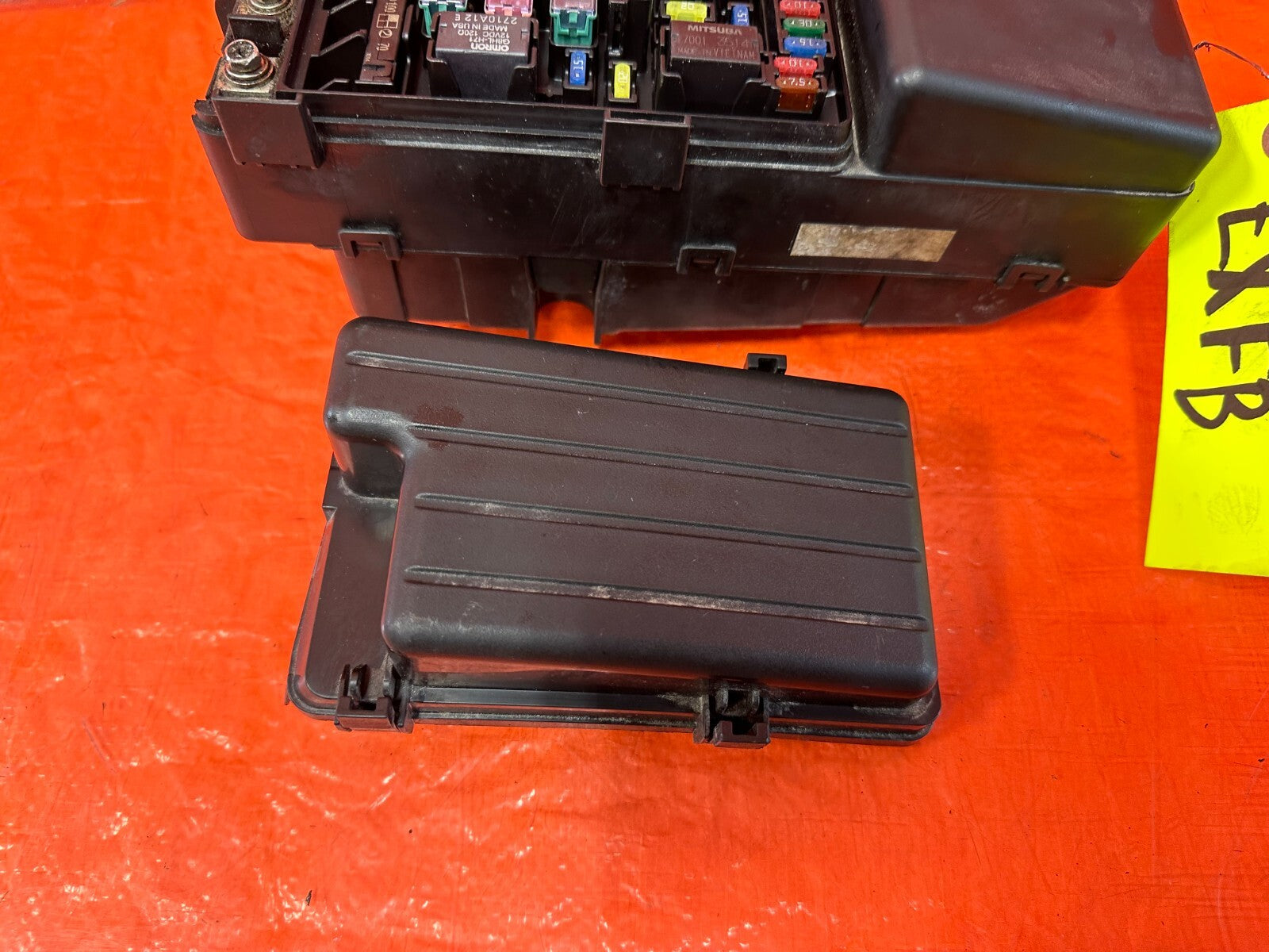 2005 05 ACURA TSX   EXTERIOR / ENGINE BAY   FUSE BOX PANEL   OEM FACTORY #2551