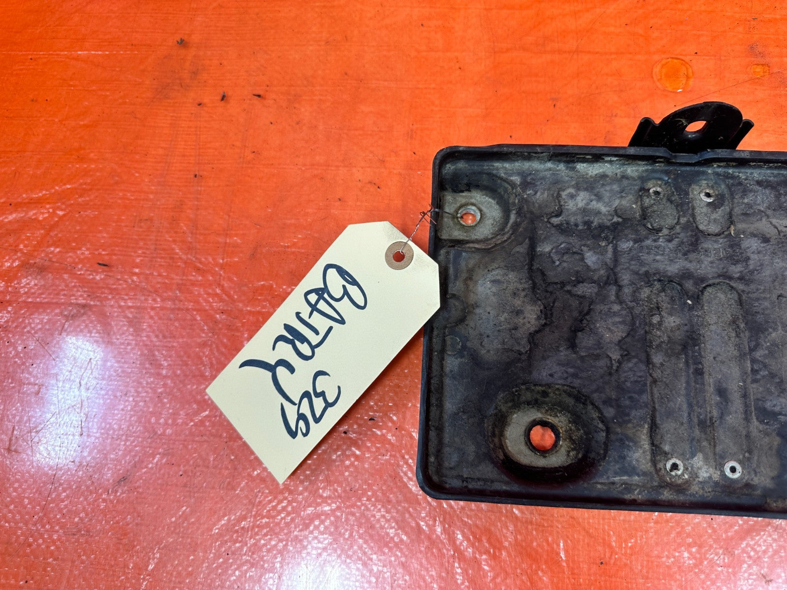 08 15 INFINITI G37 Q60 FRONT BATTERY TRAY HOLD DOWN BRACKET HARDWARE OEM #3296