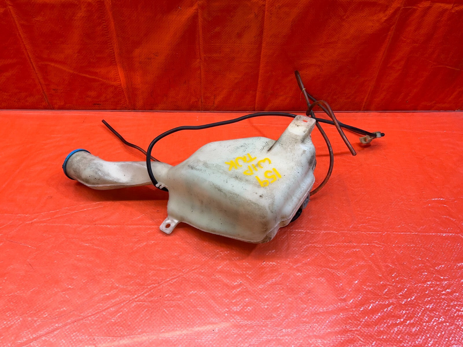 94 96 ACURA INTEGRA SEDAN WINDSHIELD WIPER RESERVOIR TANK W/ MOTOR & LINES #15912