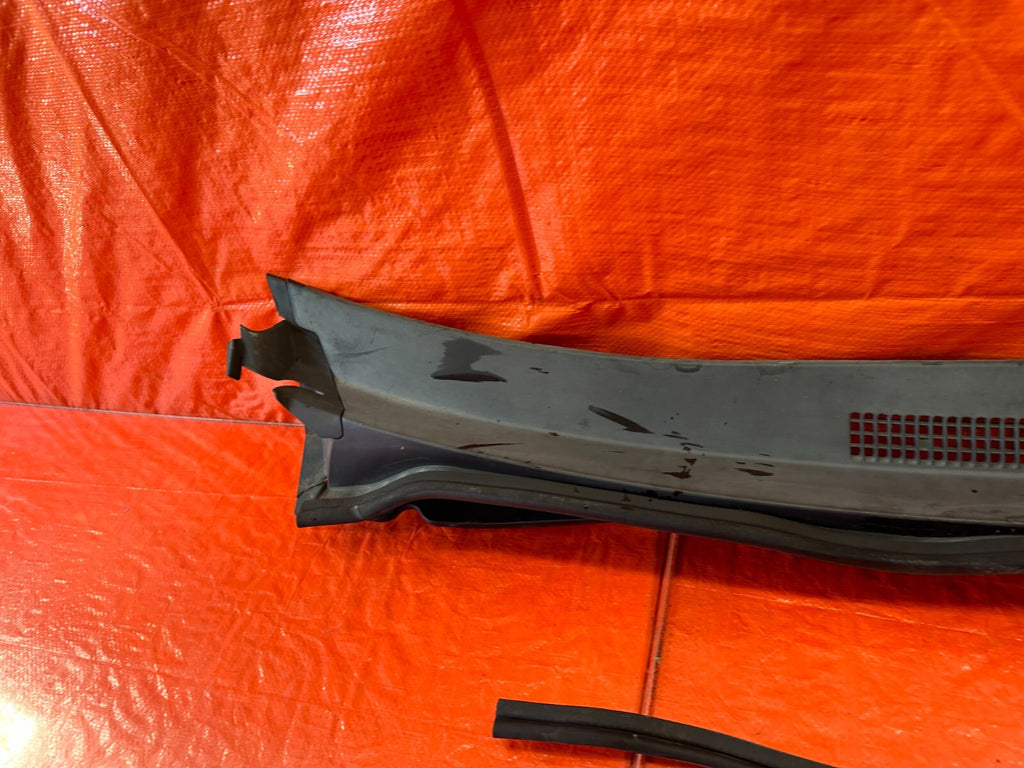 02 05 HONDA CIVIC SI EP3 HATCH   WIPER COWL TRIM   PASSENGER RIGHT SIDE OEM #2167