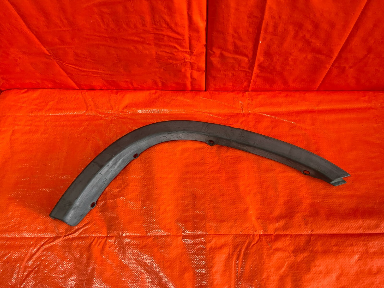 97 01 HONDA CR V CRV   DRIVER LEFT REAR   OVER FENDER TRIM PLASTIC   OEM OE0