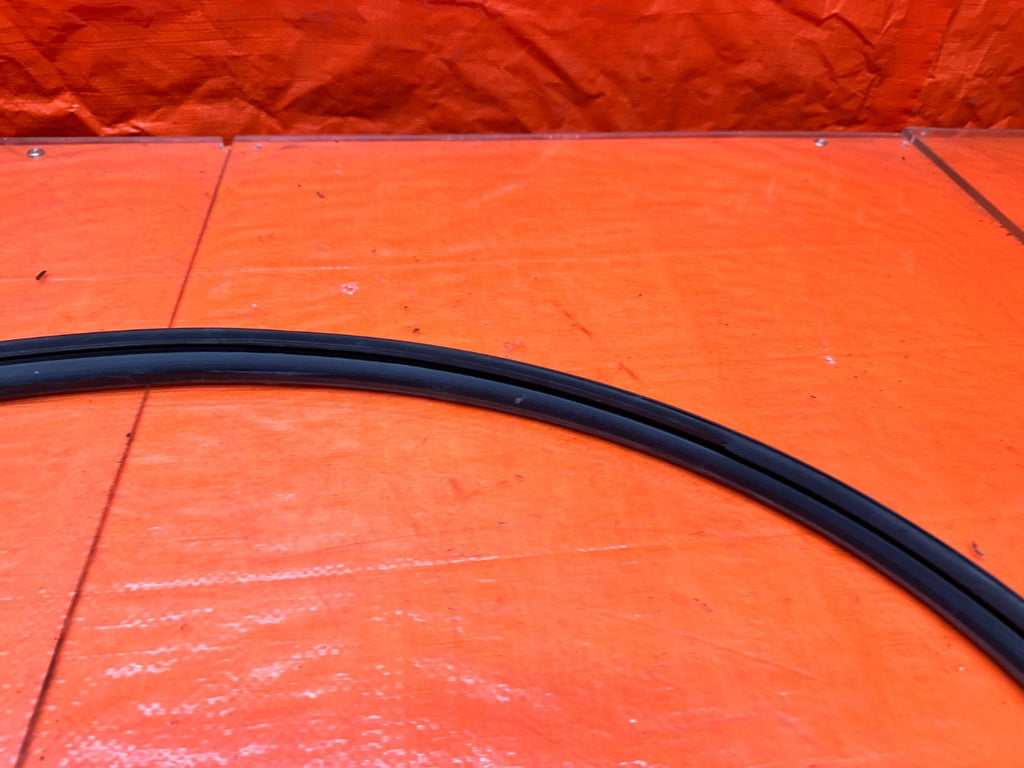 94 01 ACURA INTEGRA 2D RIGHT PASSENGER DOOR WINDOW RUN CHANNEL SEAL OEM #3317