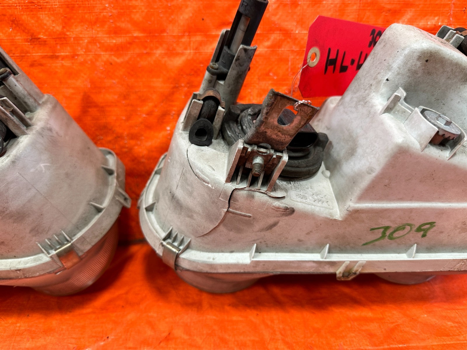94 97 ACURA INTEGRA HEADLIGHTS HEADLAMPS   LEFT AND RIGHT HEADLIGHT SET OEM 30912