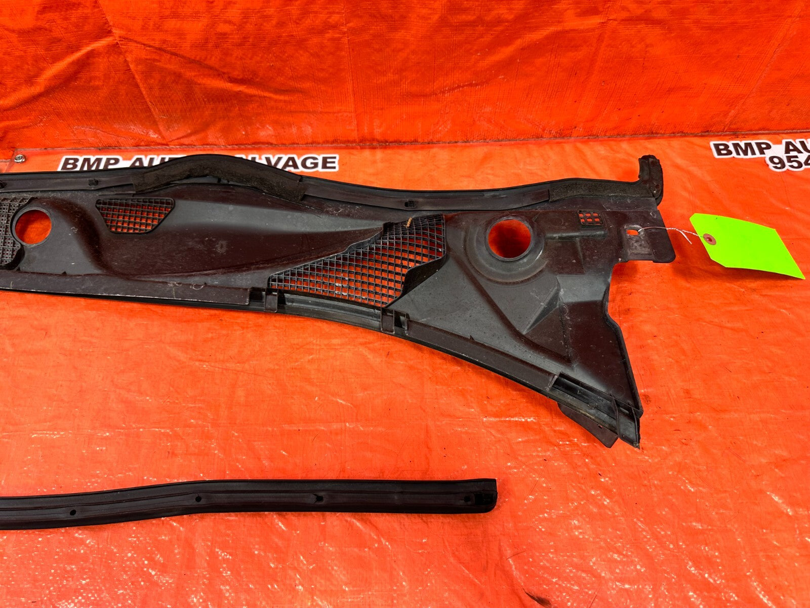 02 10 LEXUS SC430   WINDSHIELD WIPER COWL TRIM PLASTIC   OEM FACTORY #26113