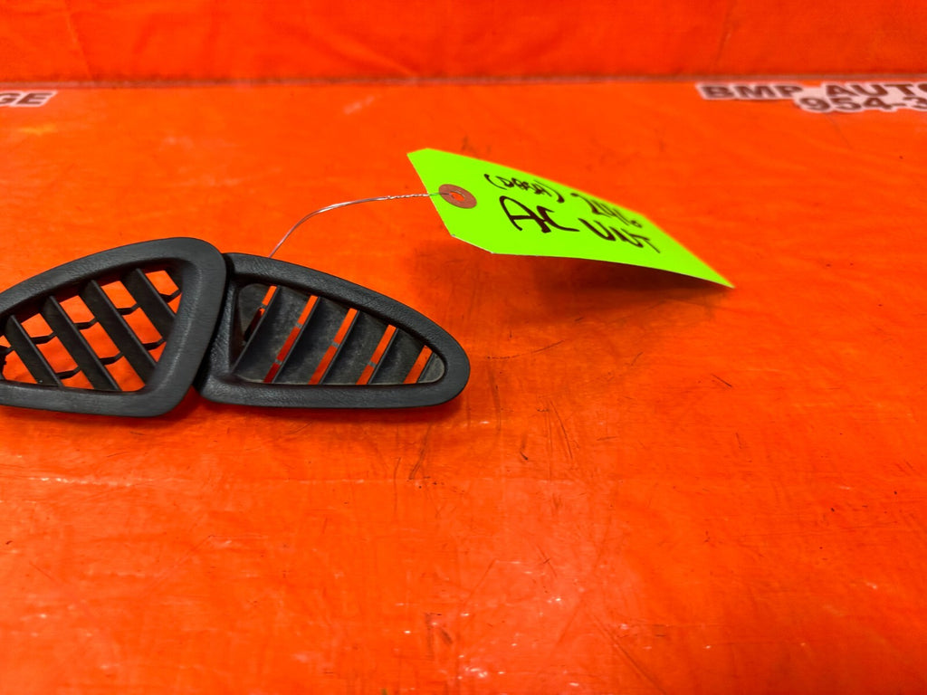 94 01 INTEGRA   DASHBOARD AC VENT SET   LEFT AND RIGHT VENTS BLACK   OEM #2465