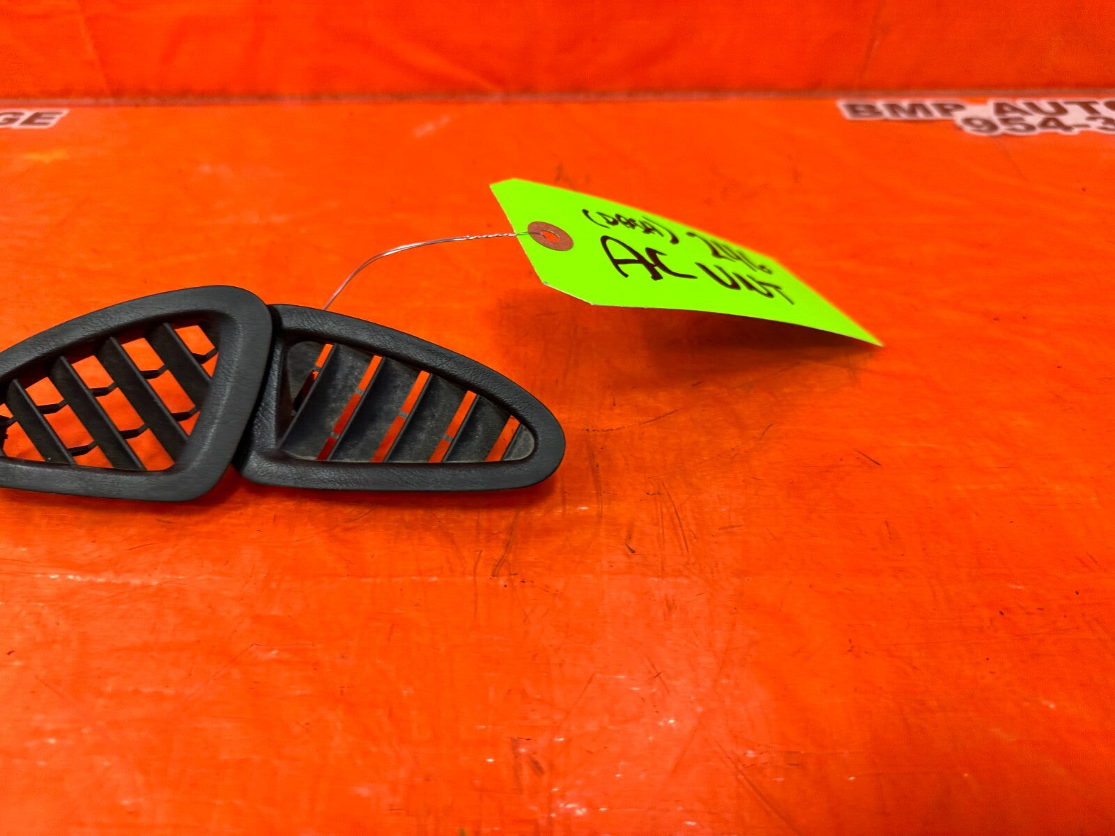94 01 INTEGRA   DASHBOARD AC VENT SET   LEFT AND RIGHT VENTS BLACK   OEM #2465