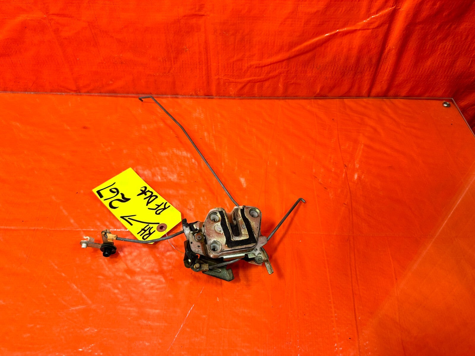 90 93 MAZDA MX 5 MIATA   PASSENGER RIGHT DOOR LOCK ACTUATOR NON POWER OEM #2670