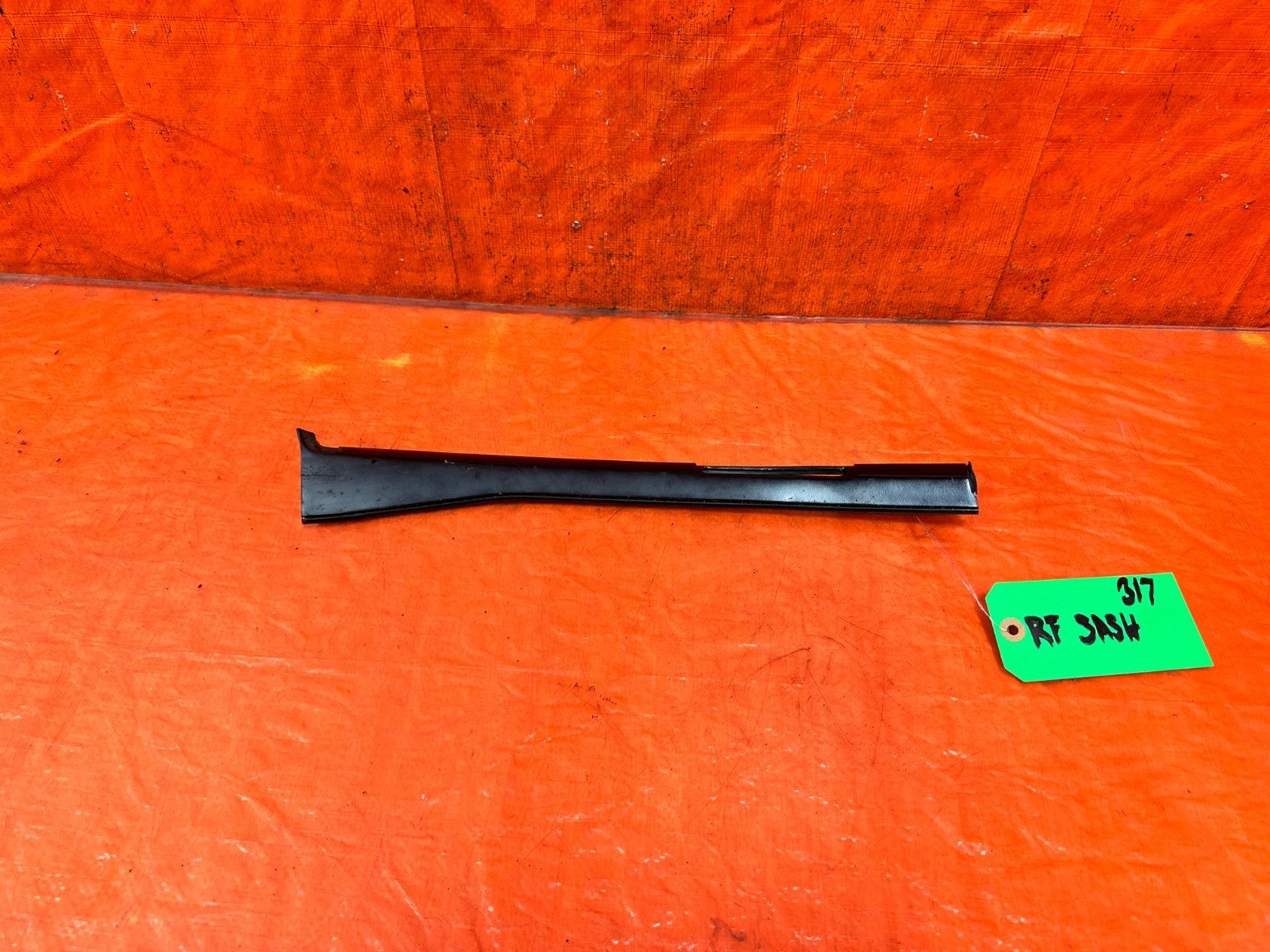 90 91 HONDA CIVIC HATCHBACK RIGHT INNER INSIDE OF THE DOOR SASH BRACKET OEM 3170