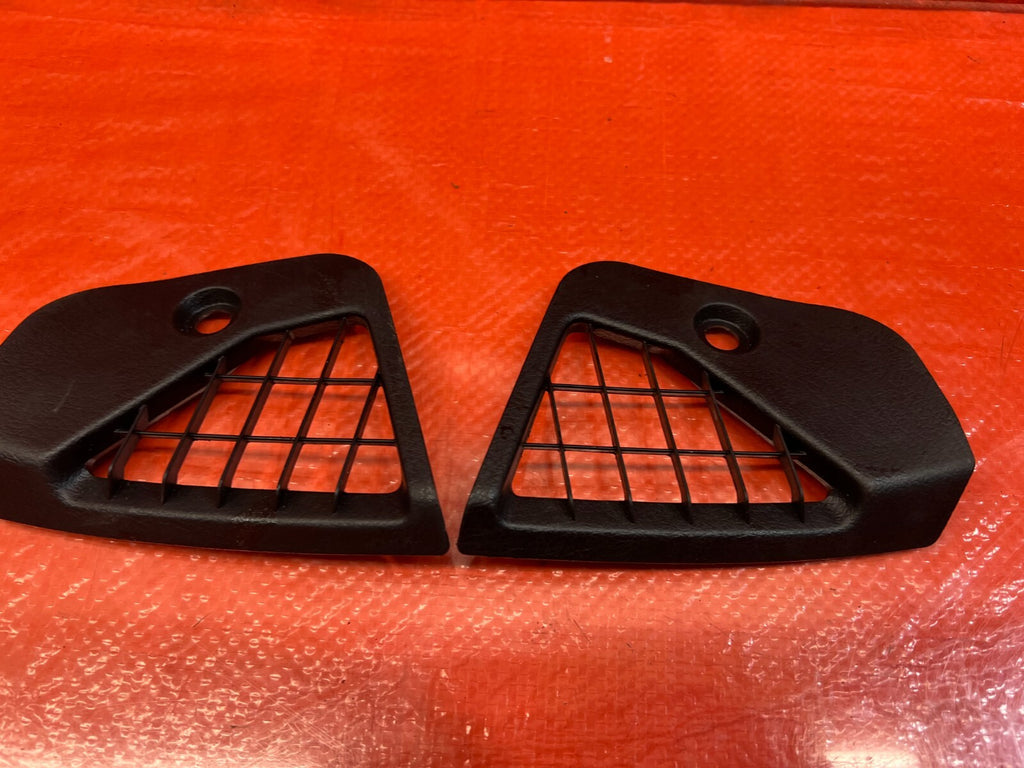 90 93 ACURA INTEGRA   LEFT AND RIGHT DASHBOARD AC DEFROSTER VENT SET   OEM #1605