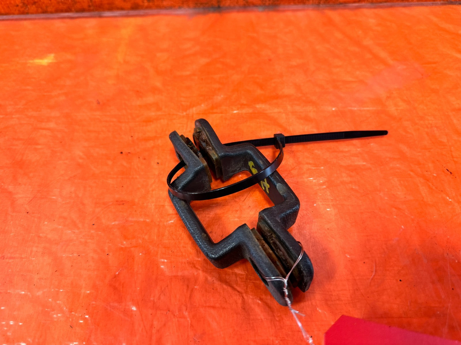 90 91 HONDA CIVIC HATCHBACK   FLOOR PILLAR MOUNTING BRACKETS SET OF 2 OEM 3254
