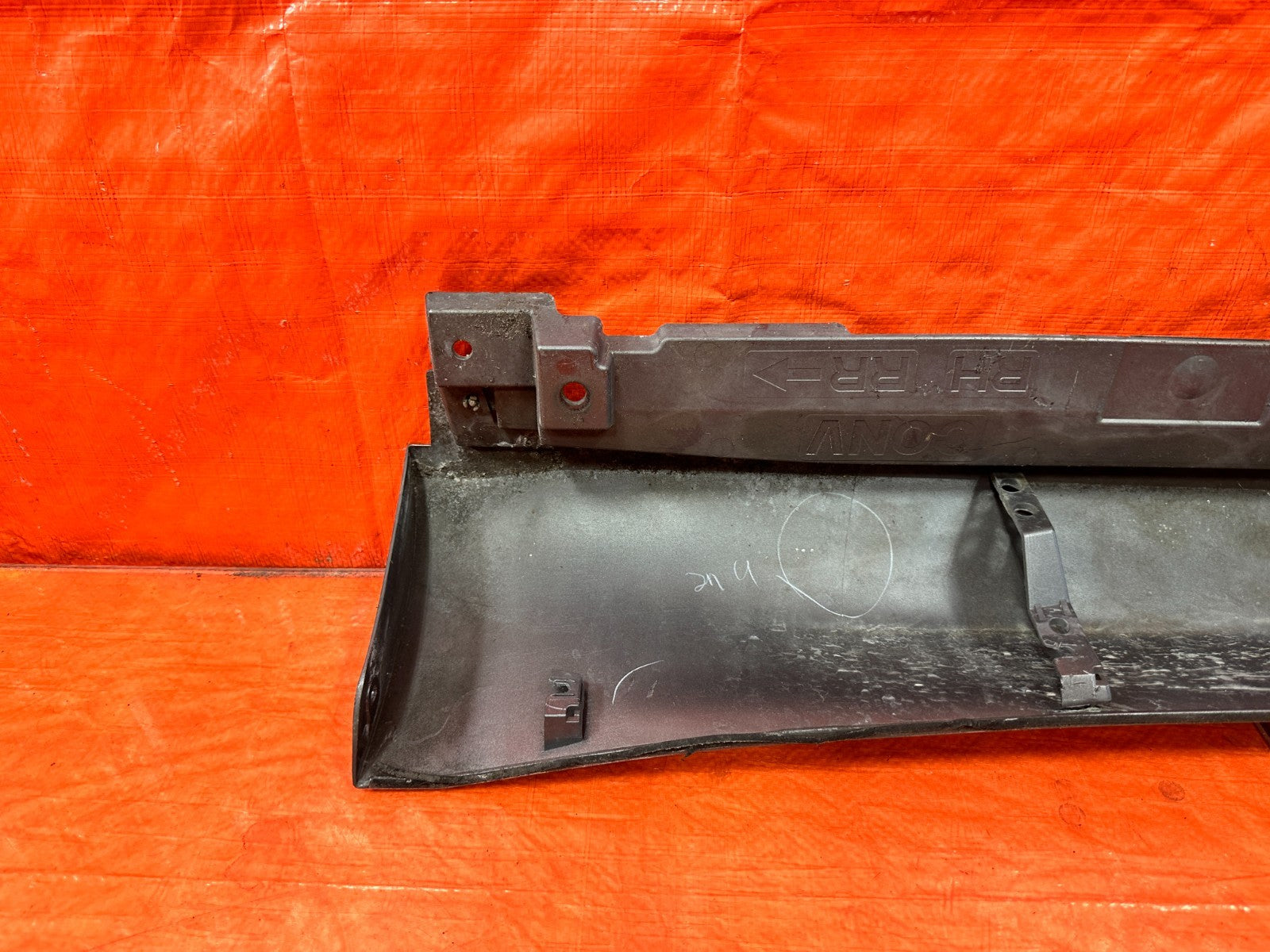 09 13 INFINITI G37 CONVERTIBLE   RIGHT SIDE SKIRT ROCKER MOLDING OEM #31012