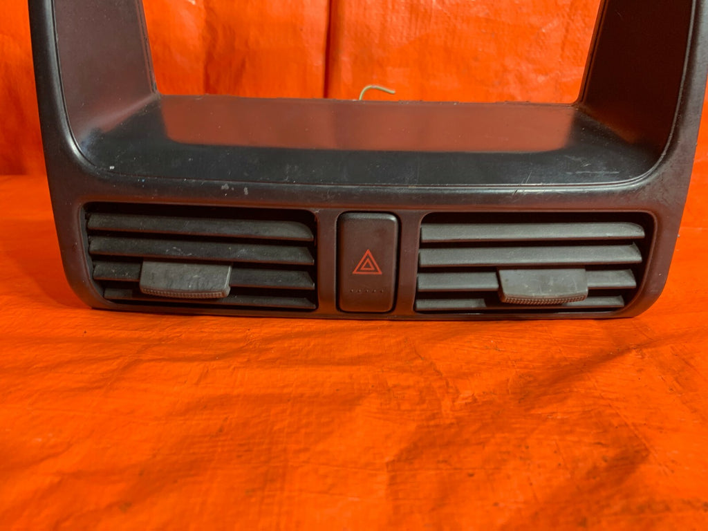 OEM 2004 04 HONDA CR V CRV 4WD   DASHBOARD AC VENT HAZARD CENTER CONSOLE1