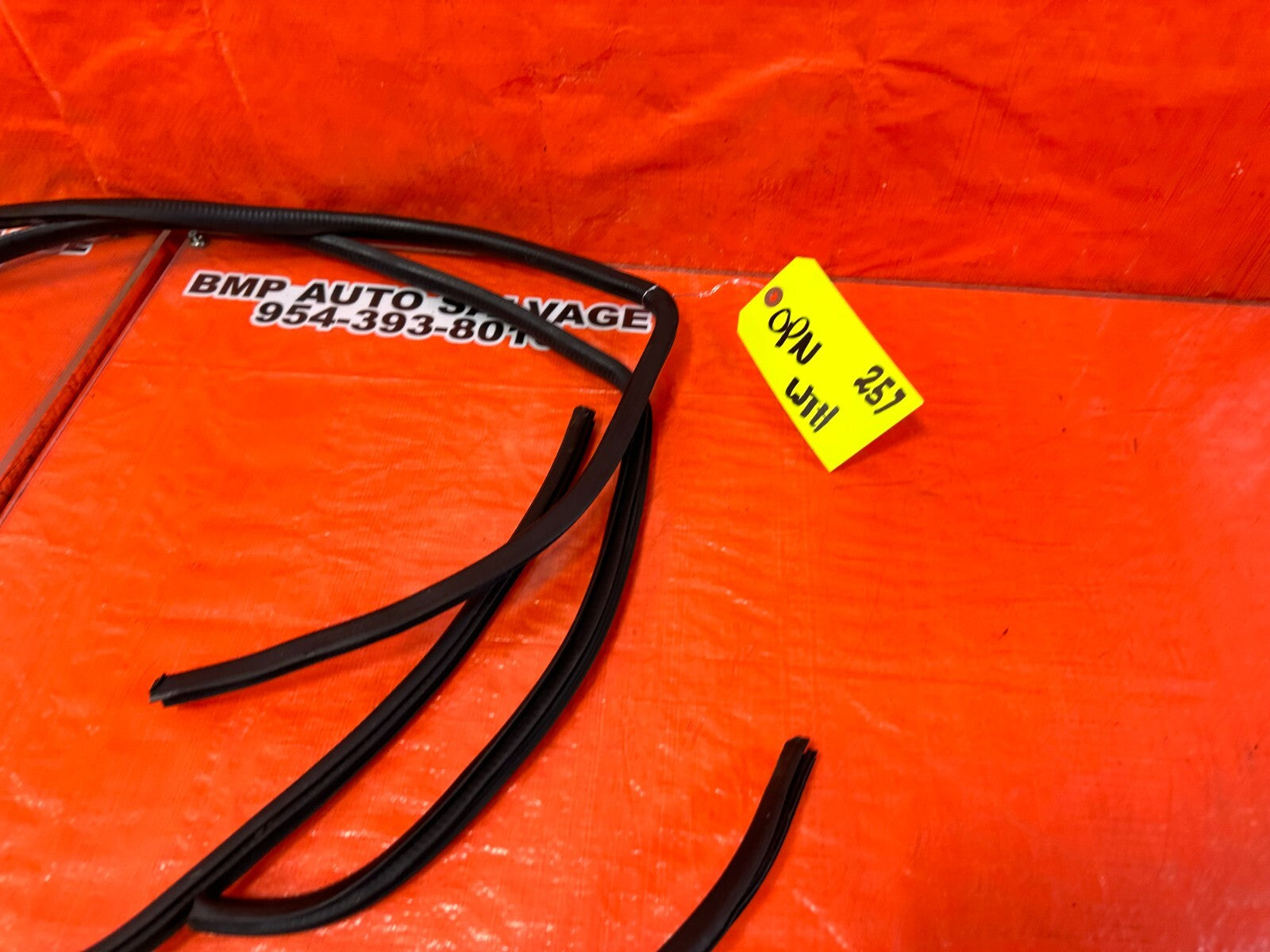 92 95 HONDA CIVIC 2D COUPE CHASSIS 2 DOOR OPEN TRIM WEATHER STRIP LEFT FRONT 2572