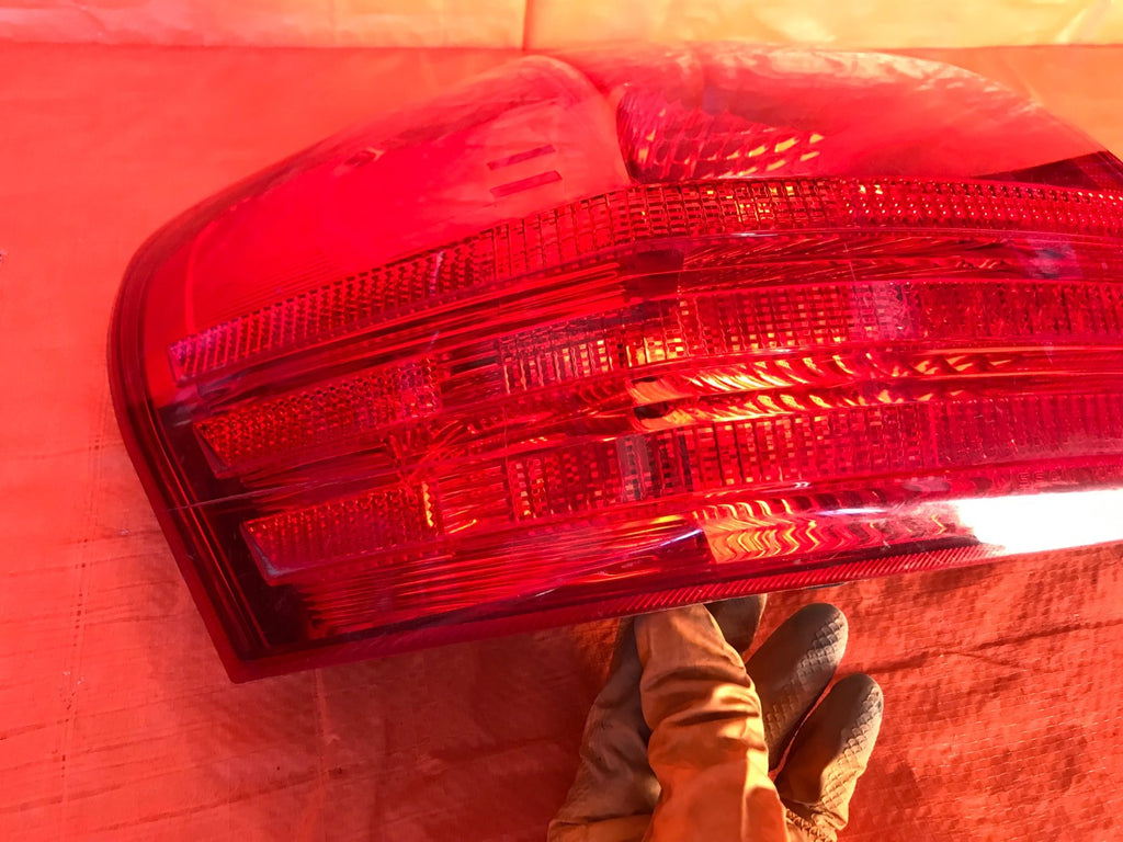 OEM 2010 2011 2012 NISSAN ROGUE DRIVER LEFT OUTER TAIL LIGHT LAMP L LH 10 11 124