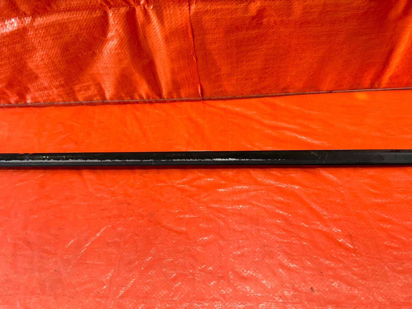 02 05 HONDA CIVIC SI EP3 HATCH   RIGHT FRONT EXTERIOR WINDOW GLASS TRIM OEM #2165