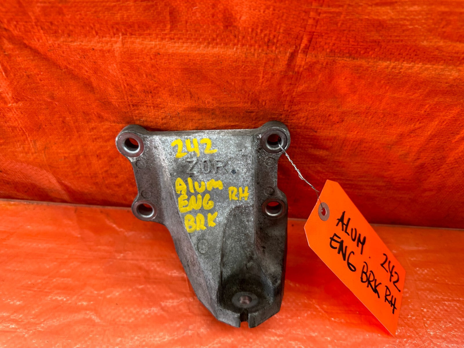 16 20 INFINITI Q50 3.0 RWD PASSENGER RIGHT ALUMINUM ENGINE MOTOR BRACKET OEM 2423