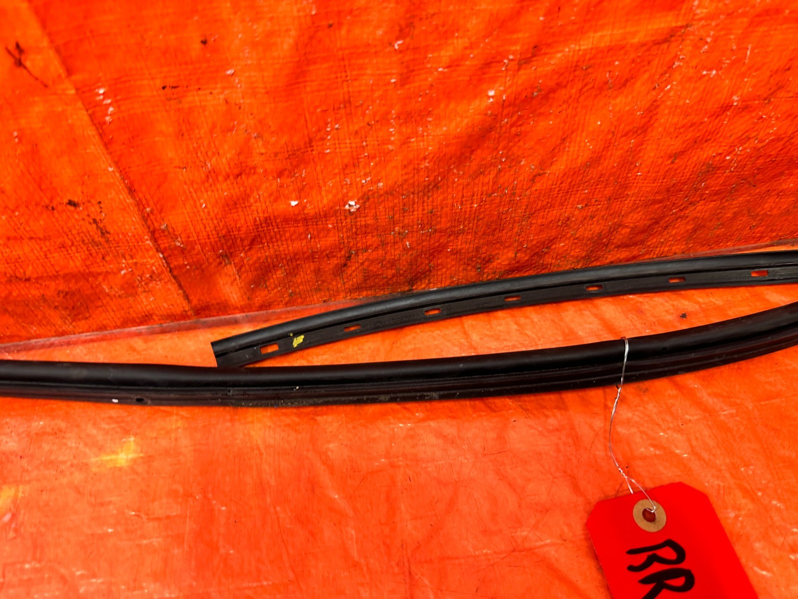 03 05 LANCER EVOLUTION EVO VIII IX 8 9   RIGHT REAR DOOR WEATHER STRIP OEM EV91